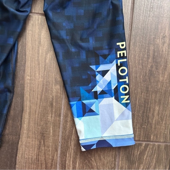 Peloton x WITH Pyramid Color High Waist Crop Capri Leggings in Blue Sz L - Picture 6 of 8
